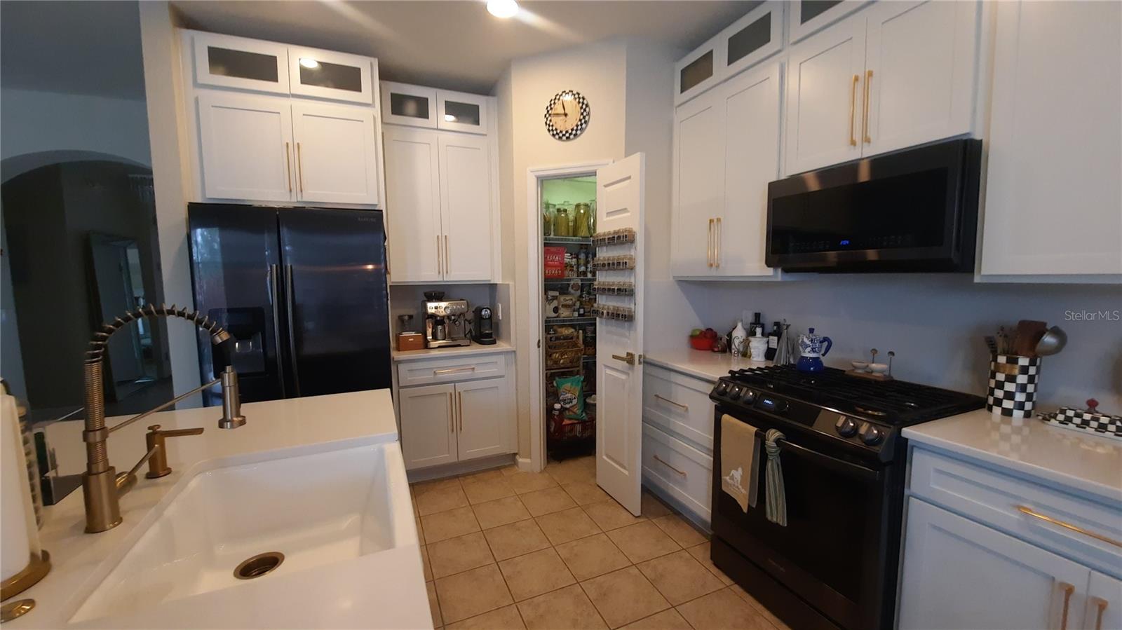 Image 3 of 55 For 4959 Thames Street E