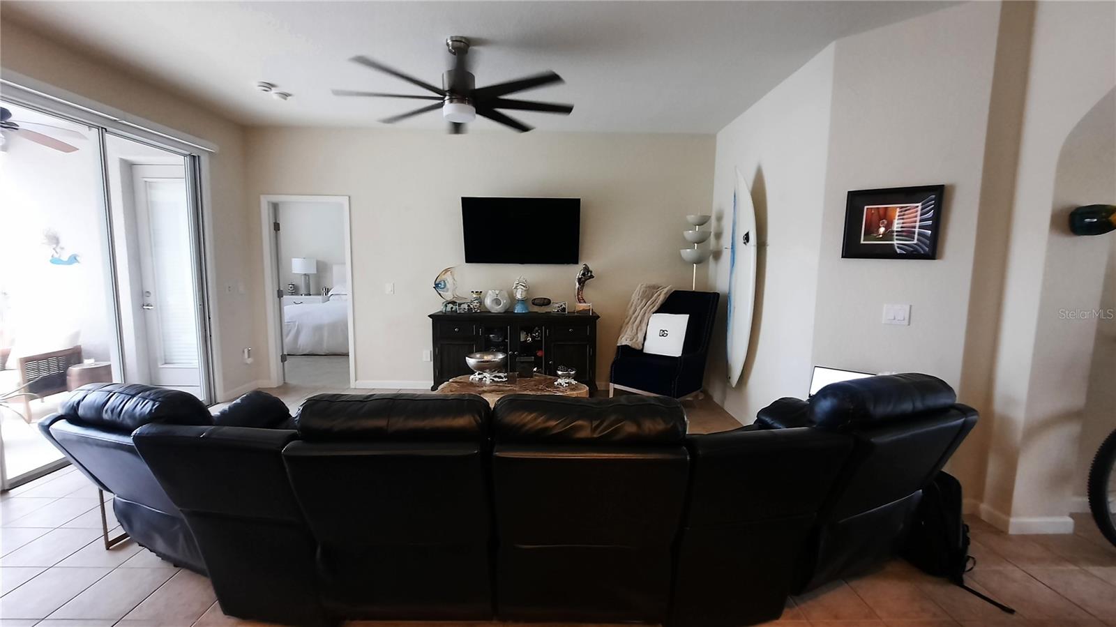 Image 5 of 55 For 4959 Thames Street E