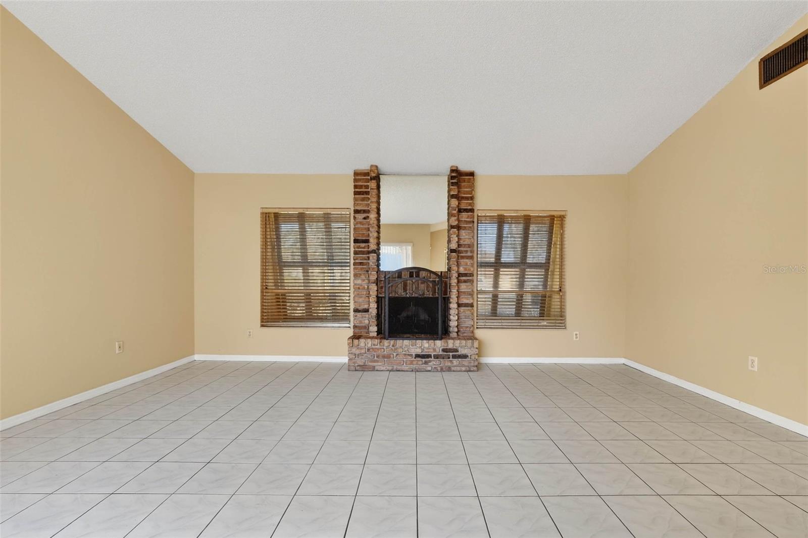 Image 25 of 53 For 4912 Easter Circle 12