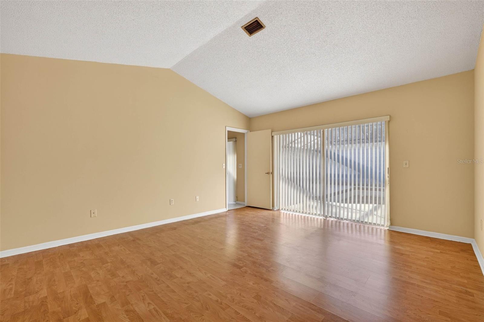 Image 33 of 53 For 4912 Easter Circle 12