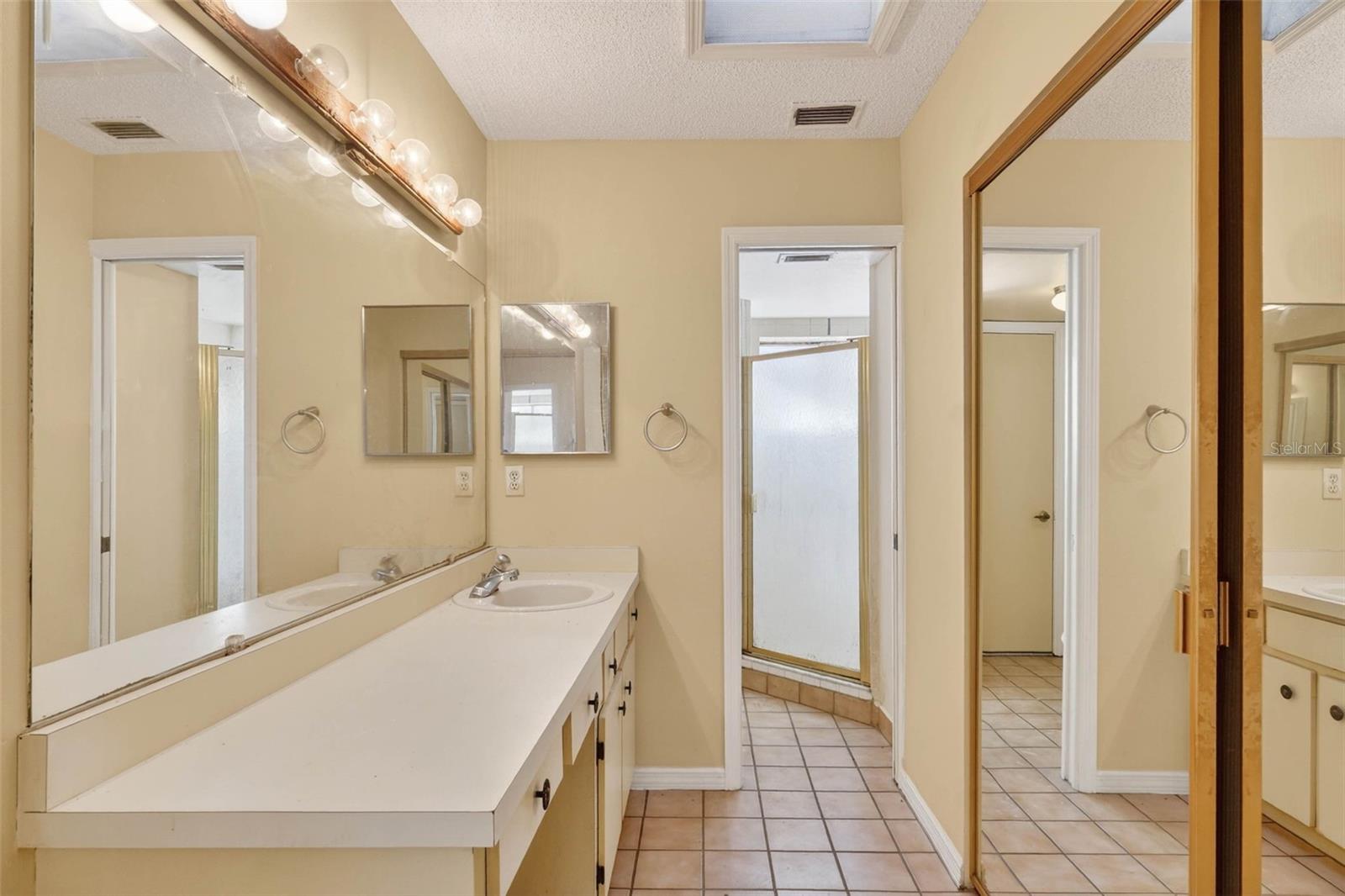 Image 36 of 53 For 4912 Easter Circle 12