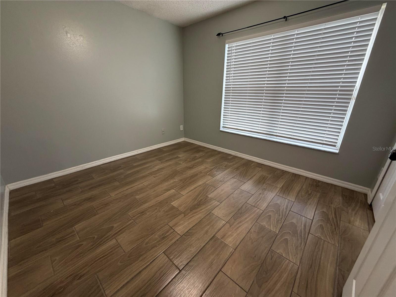 Image 11 of 16 For 13726 Meadowpark Avenue