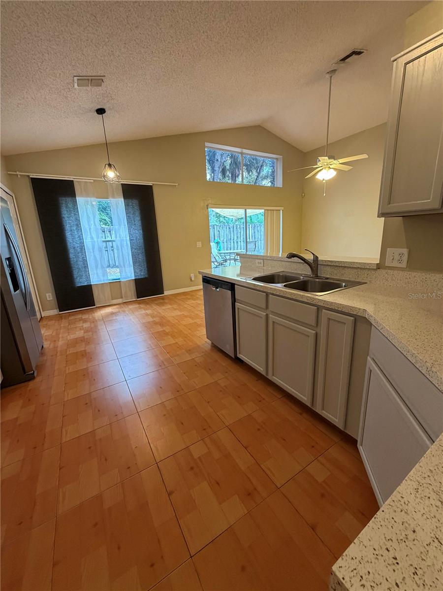 Image 4 of 16 For 13726 Meadowpark Avenue