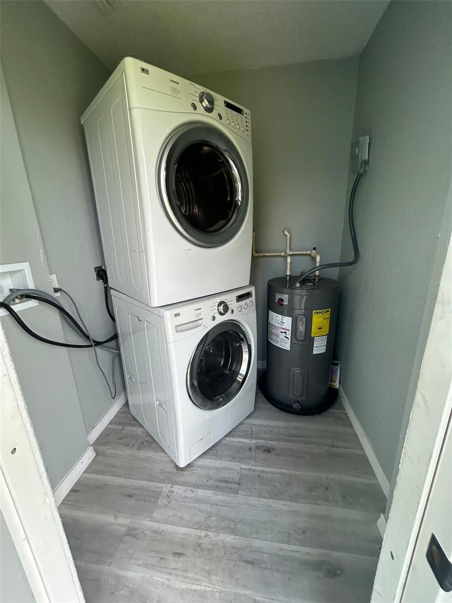 Image 21 of 26 For 1723 Bush Avenue