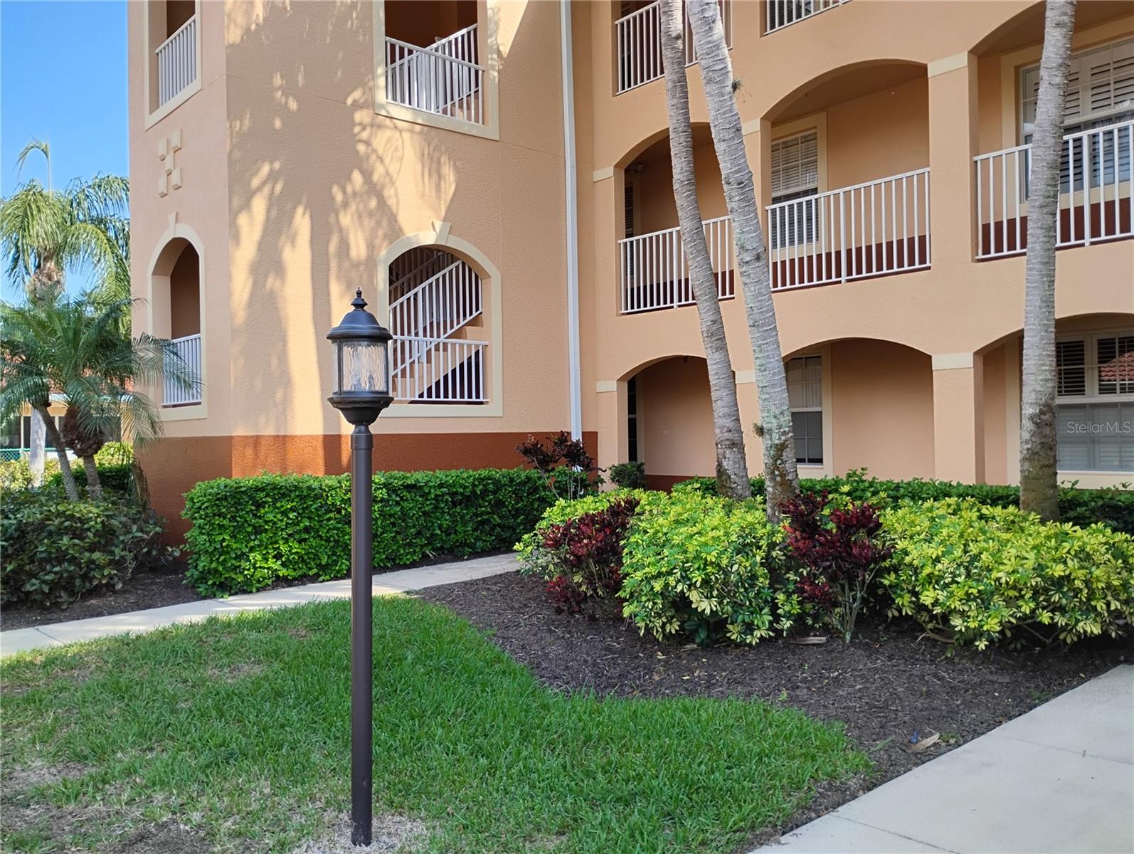 Image 4 of 76 For 1761 Auburn Lakes Drive 11