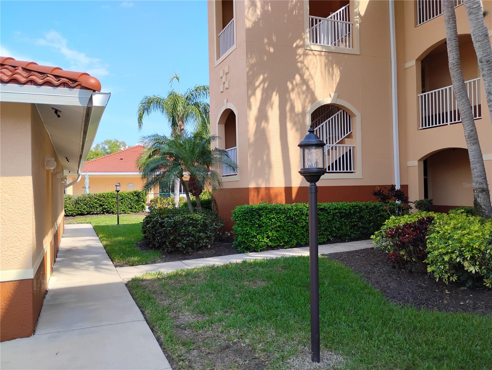 Image 5 of 76 For 1761 Auburn Lakes Drive 11