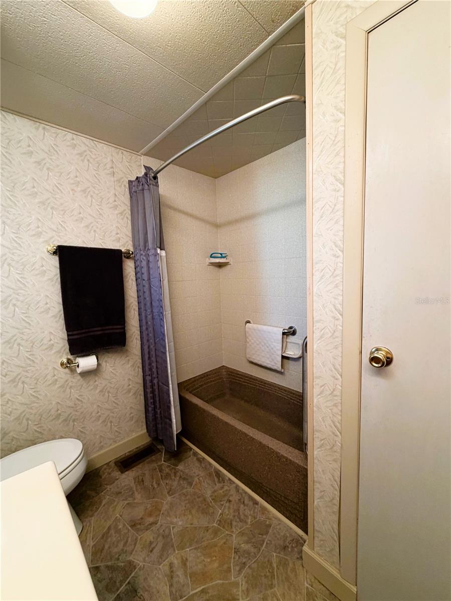 Image 31 of 44 For 121 Azalea Trail