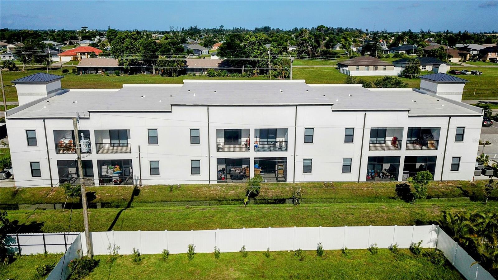 Image 3 of 8 For 907 Skyline Boulevard 915