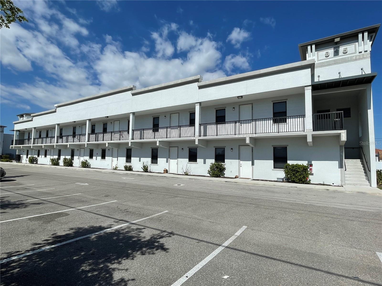 Image 5 of 8 For 907 Skyline Boulevard 915