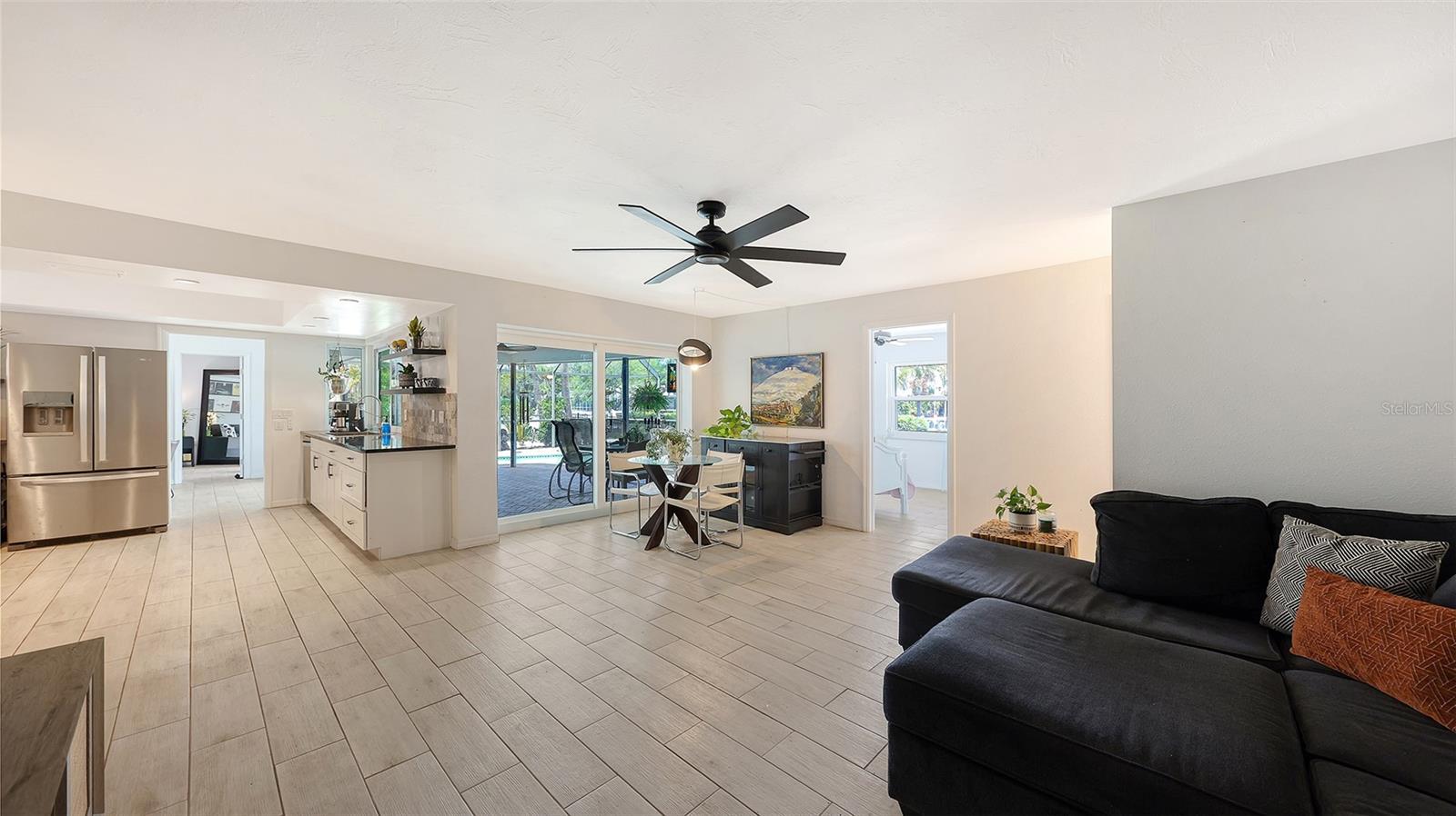 Listing photo id 10 for 589 Commonwealth Lane