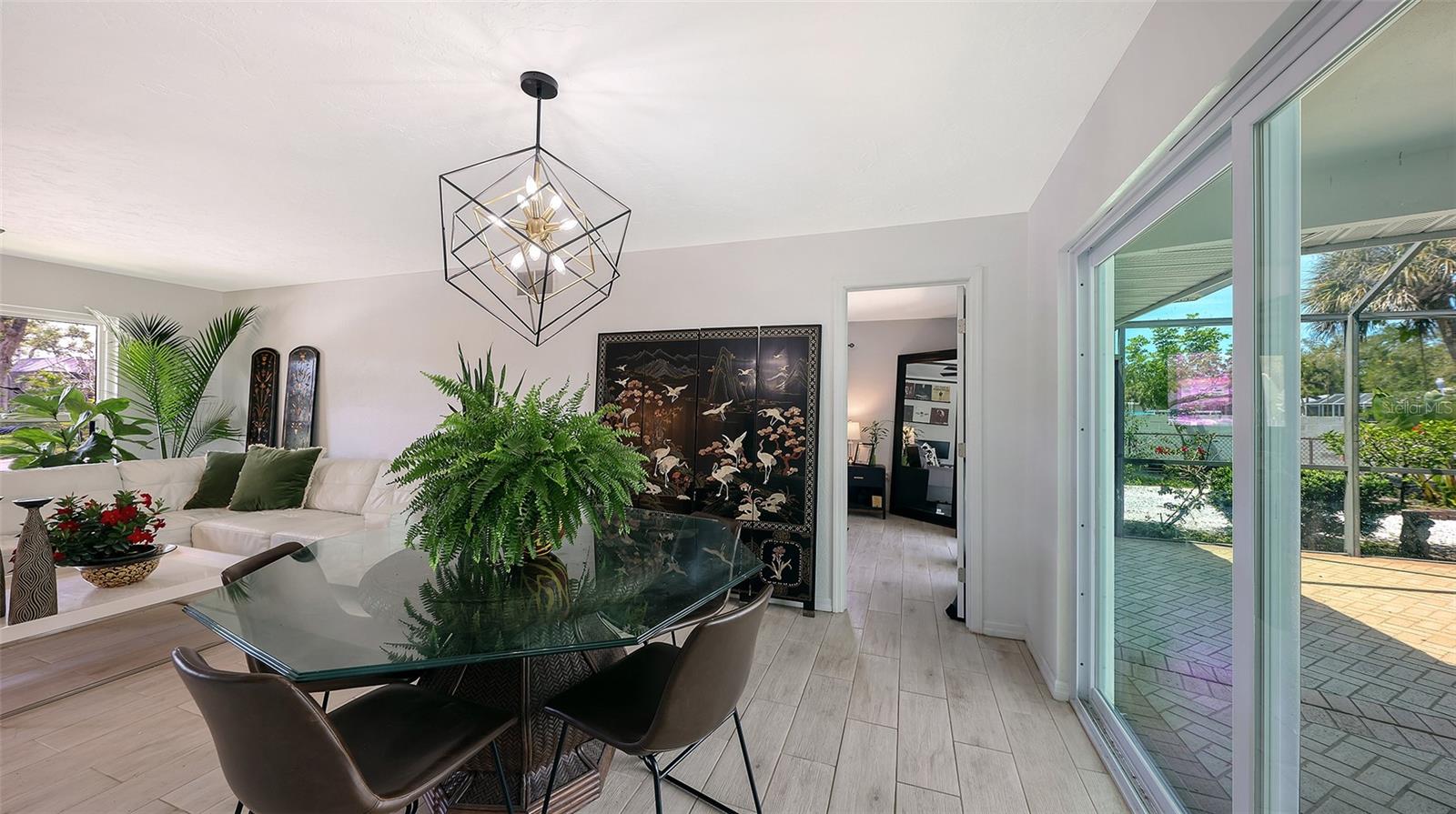 Listing photo id 12 for 589 Commonwealth Lane
