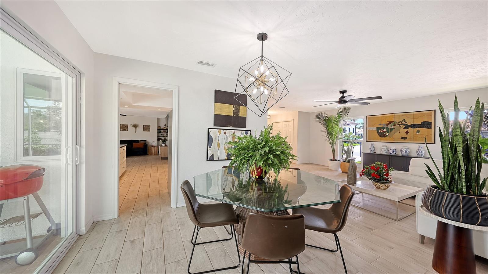 Listing photo id 13 for 589 Commonwealth Lane