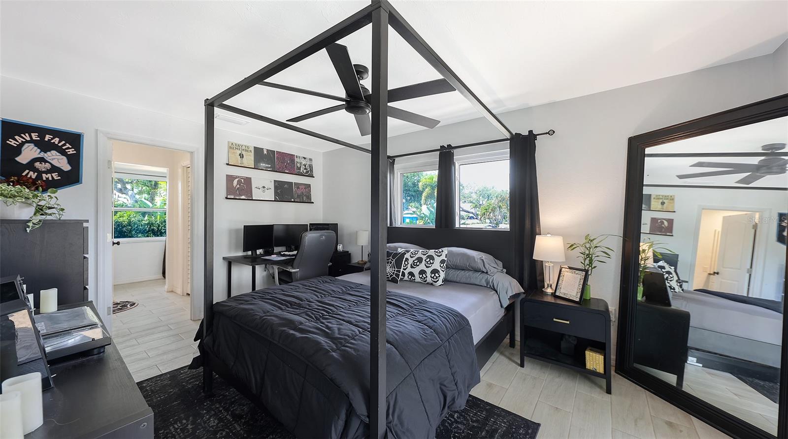 Listing photo id 14 for 589 Commonwealth Lane