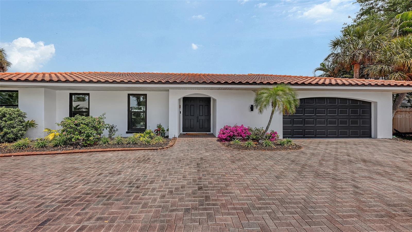 Listing photo id 0 for 589 Commonwealth Lane