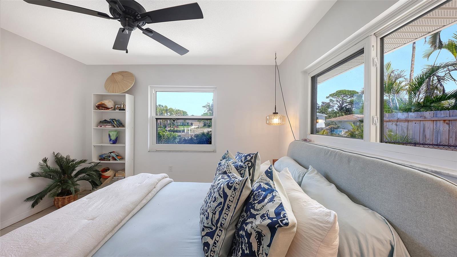 Listing photo id 18 for 589 Commonwealth Lane