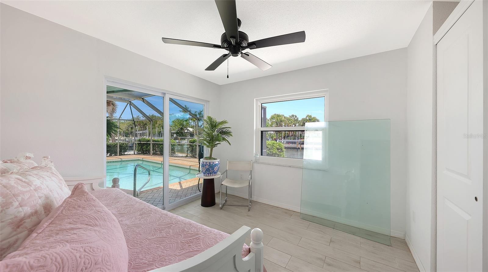 Listing photo id 20 for 589 Commonwealth Lane