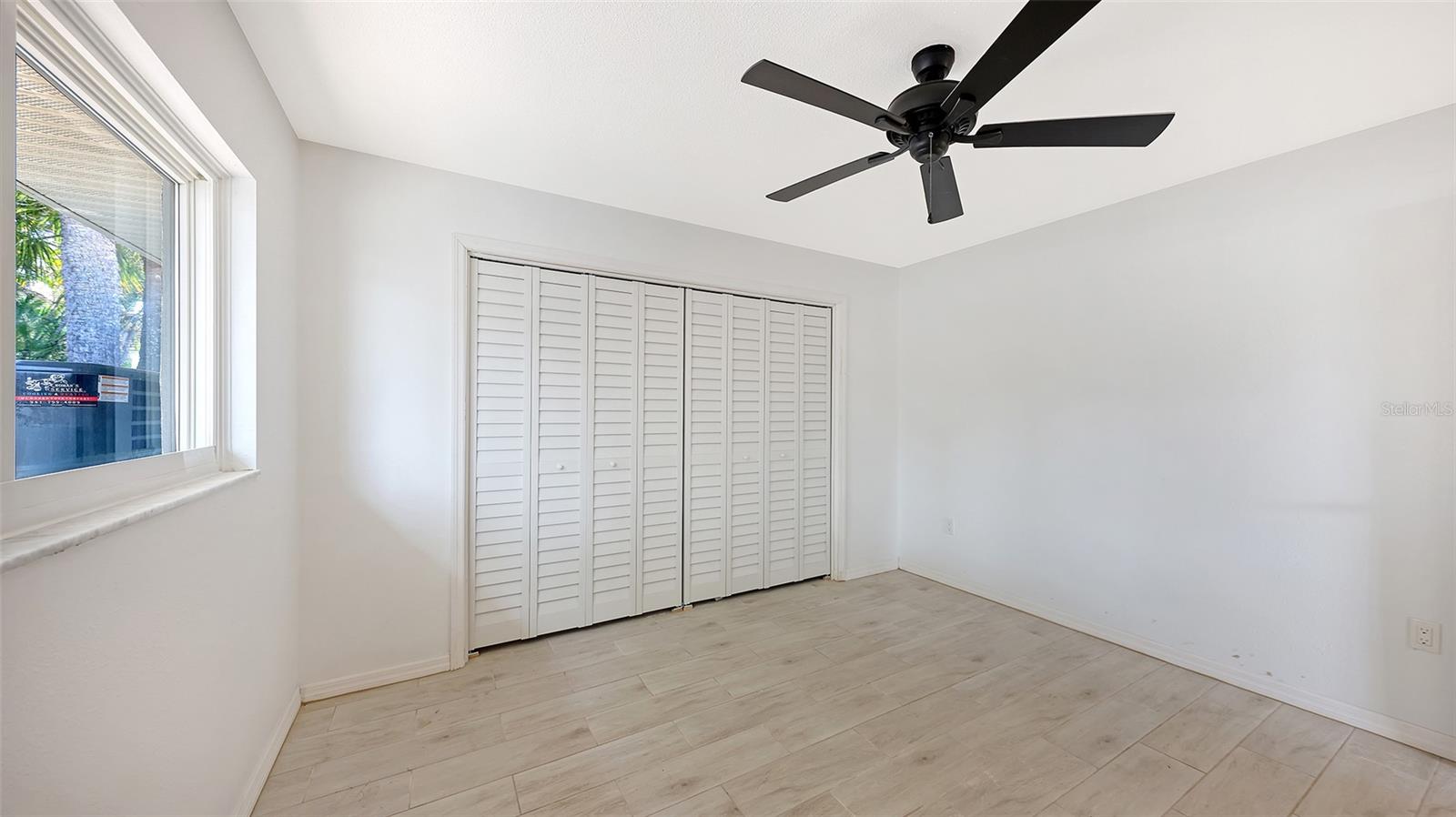 Listing photo id 25 for 589 Commonwealth Lane
