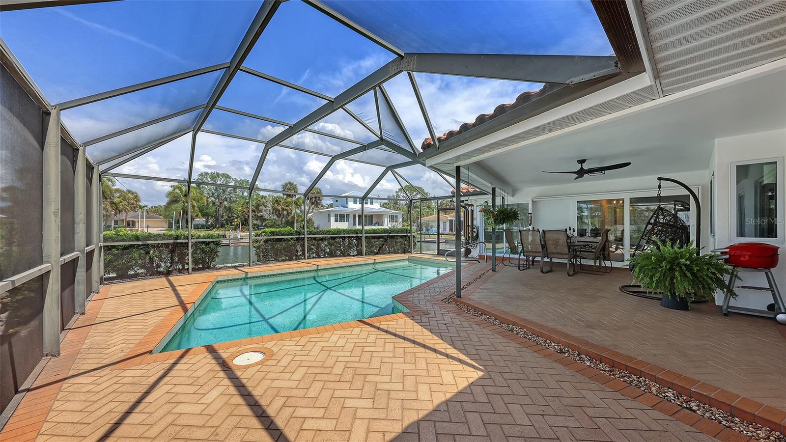 Listing photo id 27 for 589 Commonwealth Lane