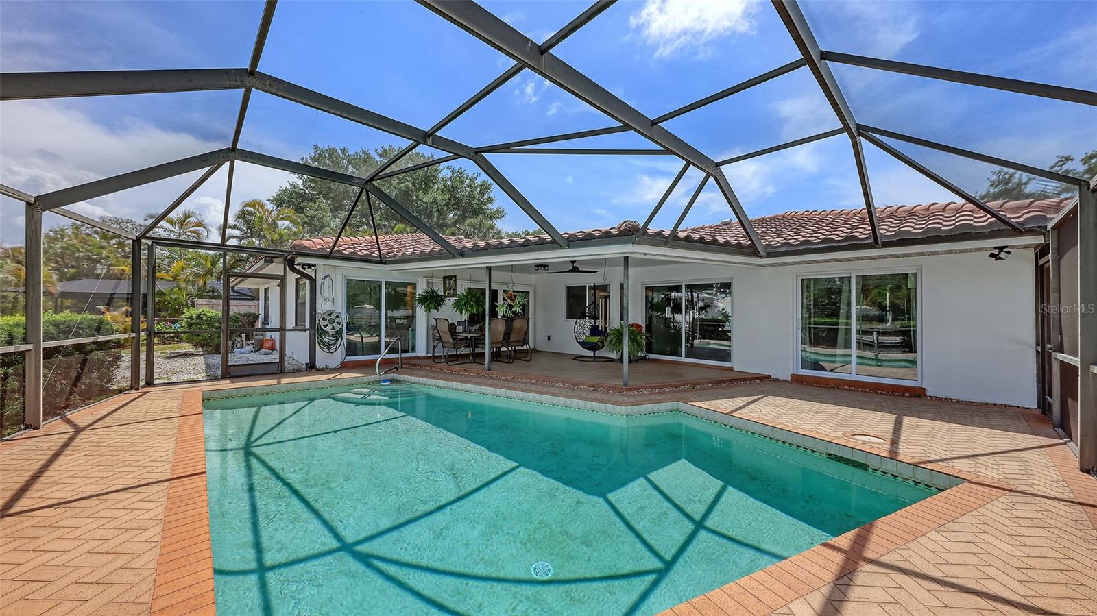 Listing photo id 28 for 589 Commonwealth Lane
