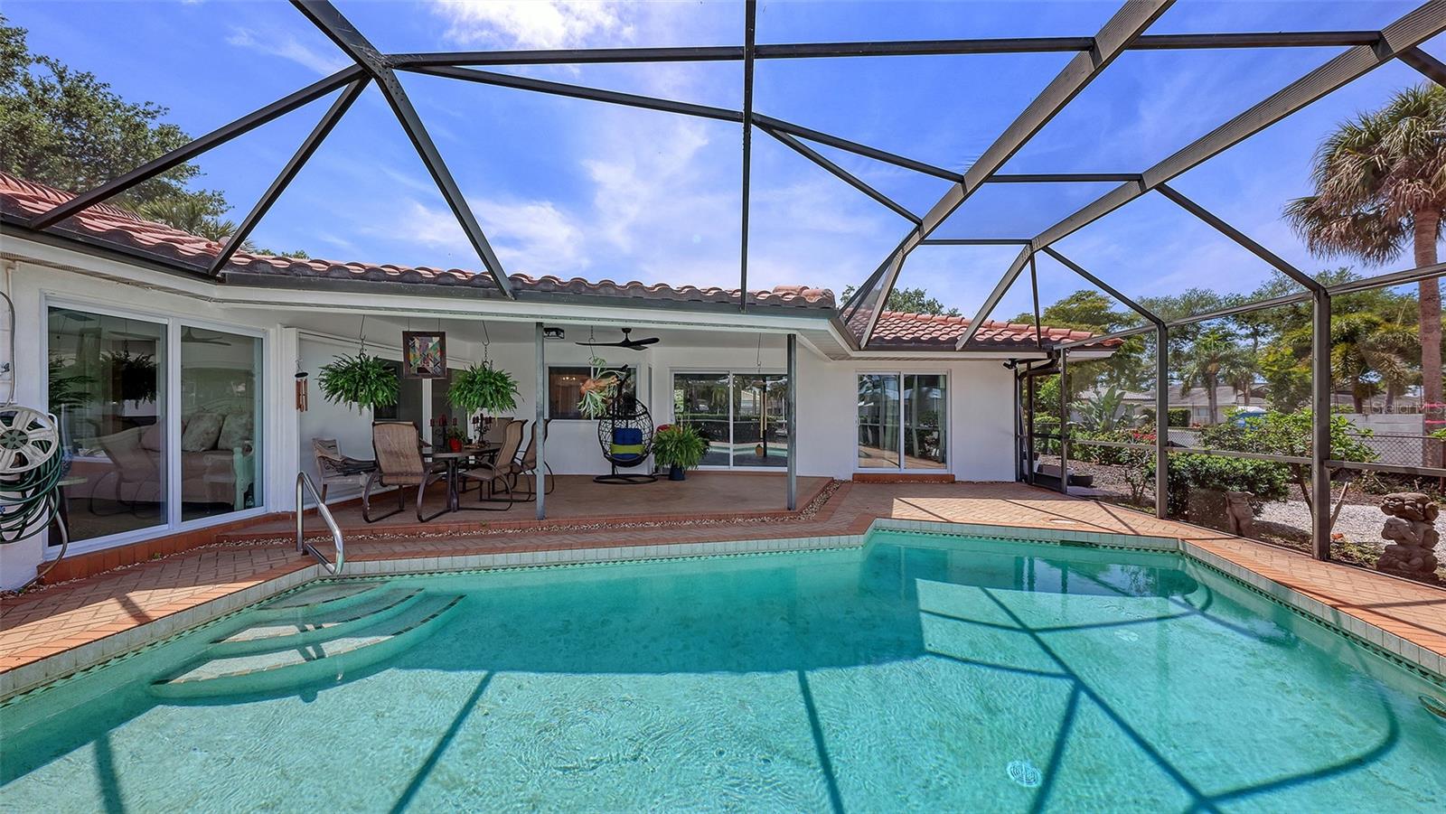 Listing photo id 29 for 589 Commonwealth Lane