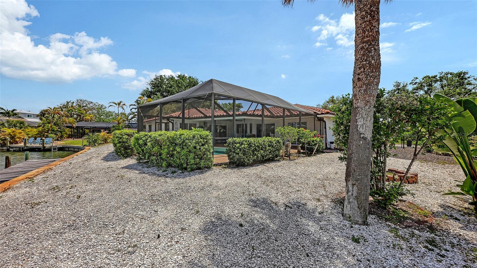 Listing photo id 33 for 589 Commonwealth Lane