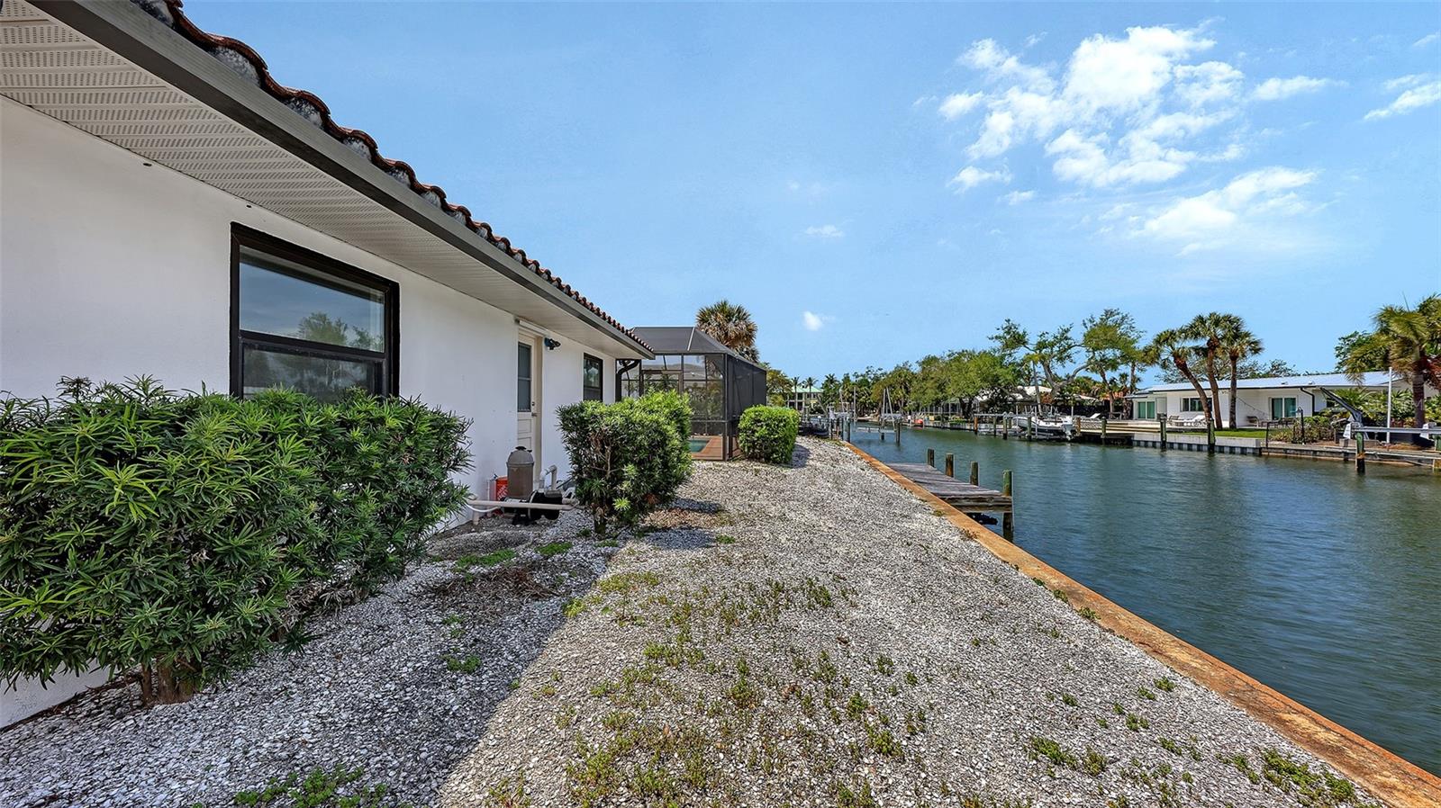 Listing photo id 34 for 589 Commonwealth Lane