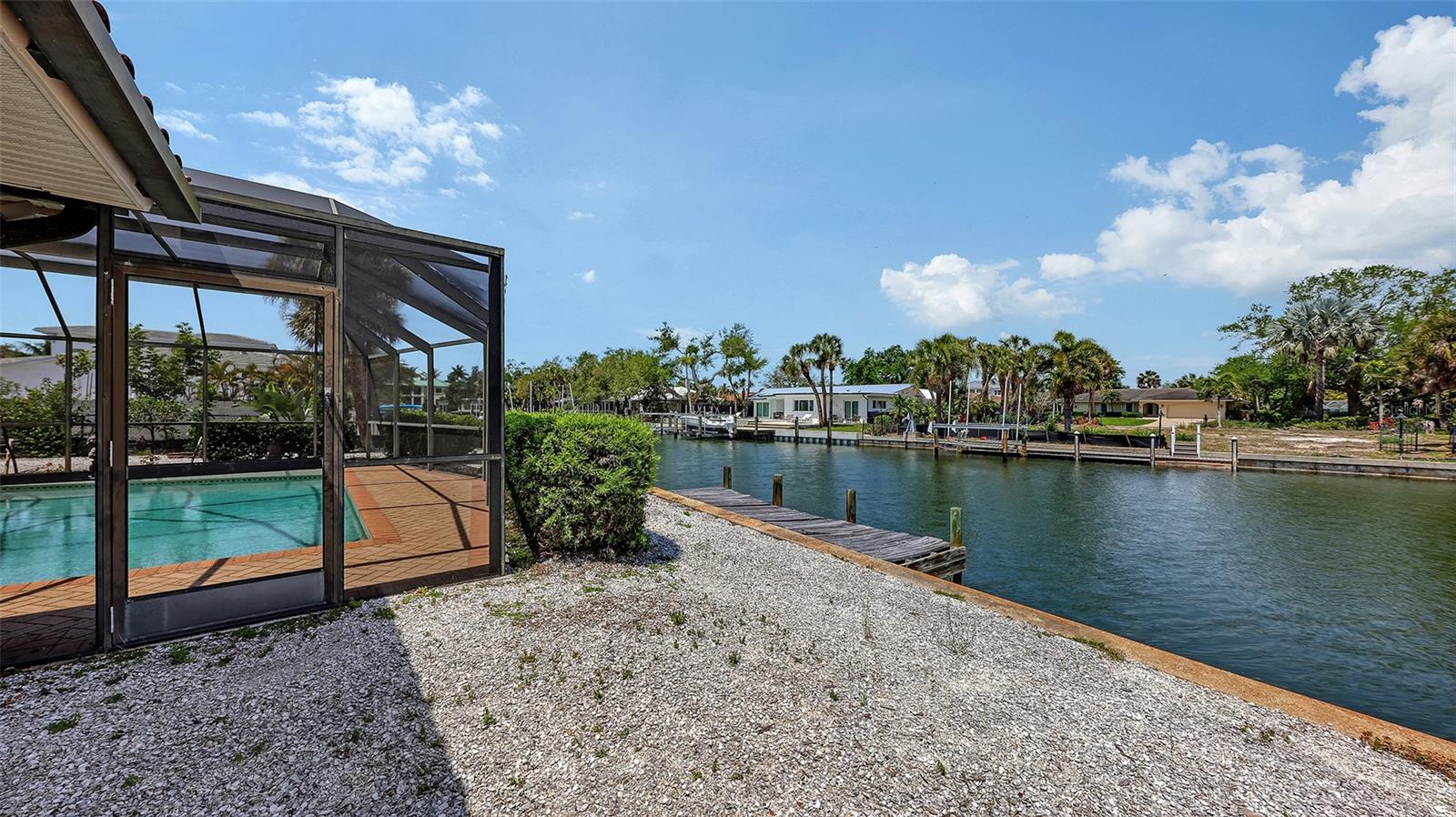 Listing photo id 35 for 589 Commonwealth Lane