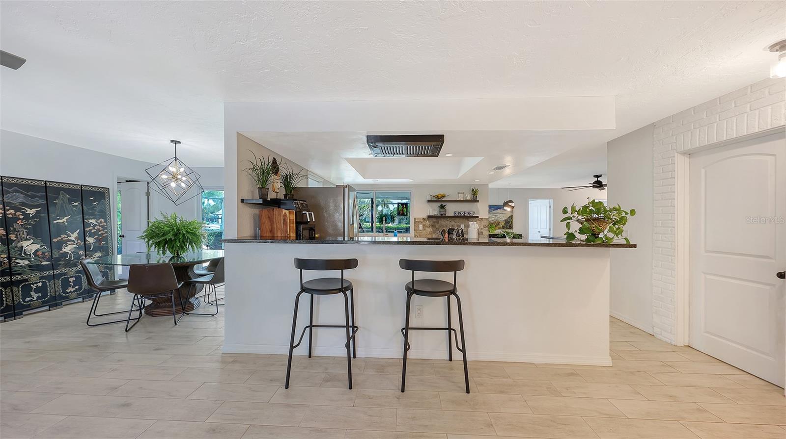 Listing photo id 5 for 589 Commonwealth Lane