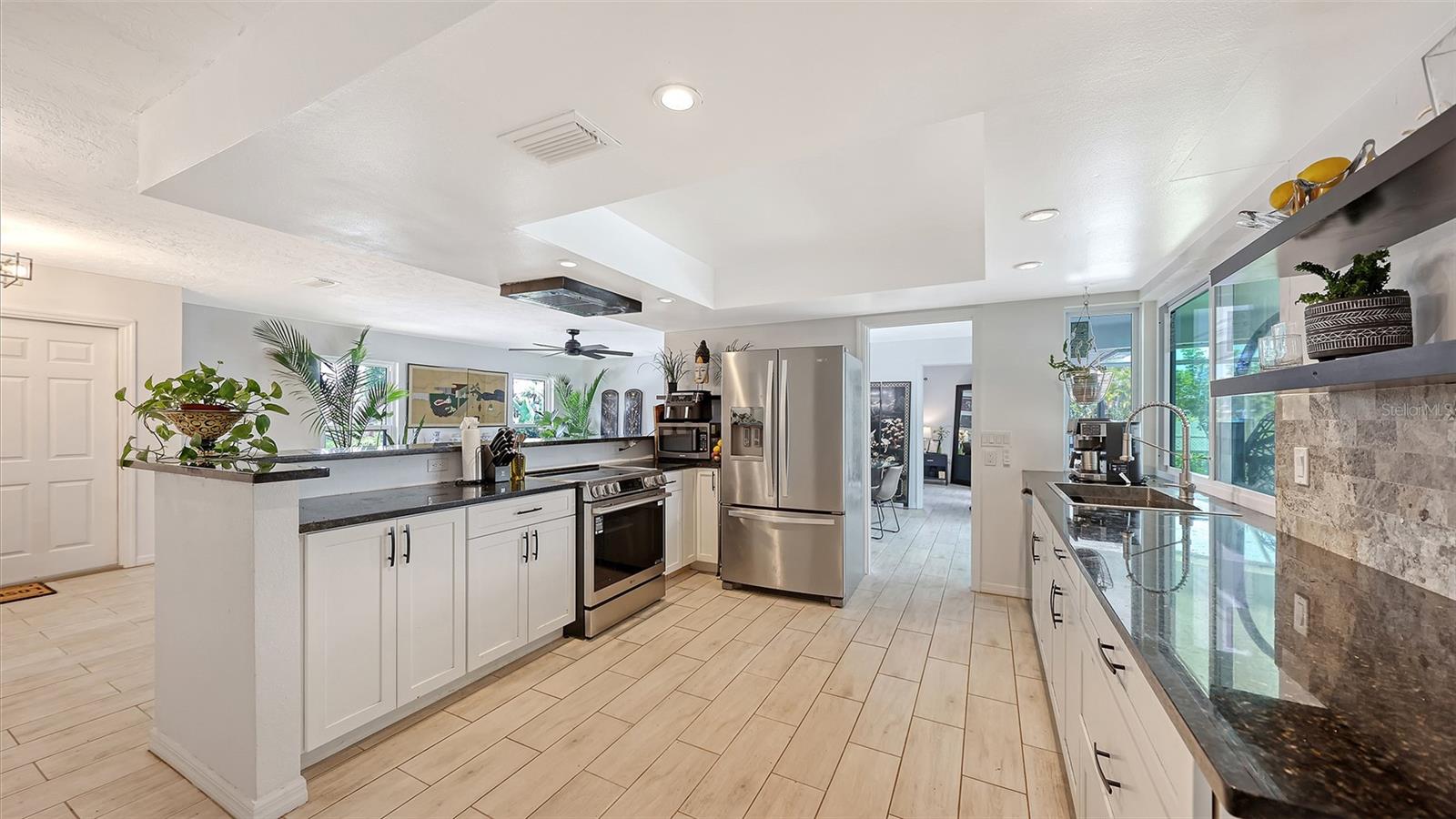 Listing photo id 6 for 589 Commonwealth Lane