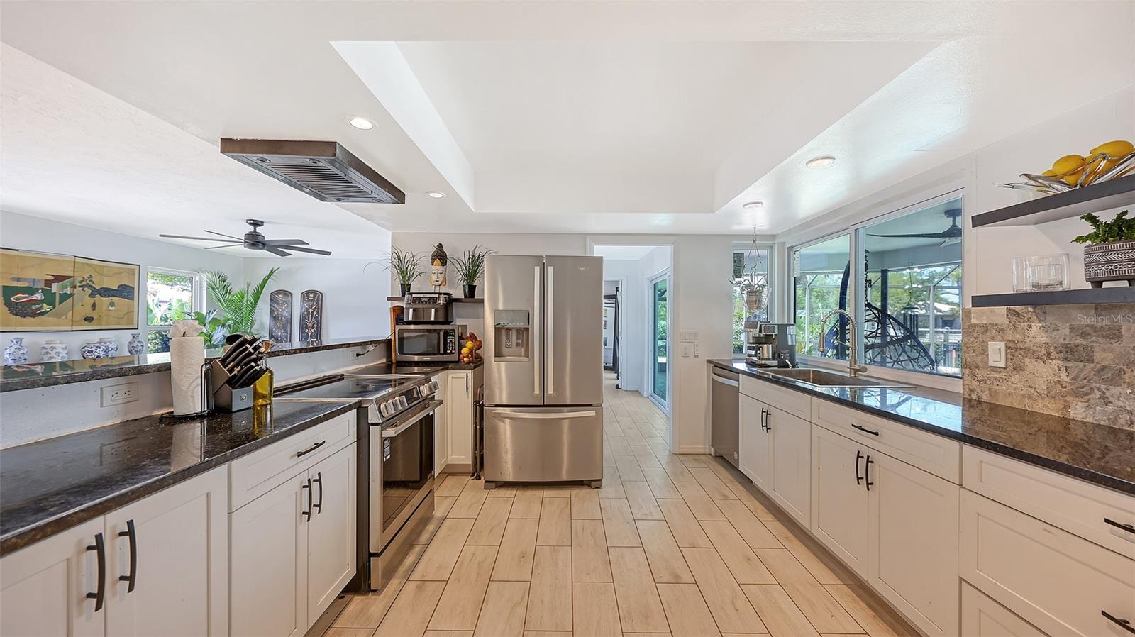Listing photo id 7 for 589 Commonwealth Lane