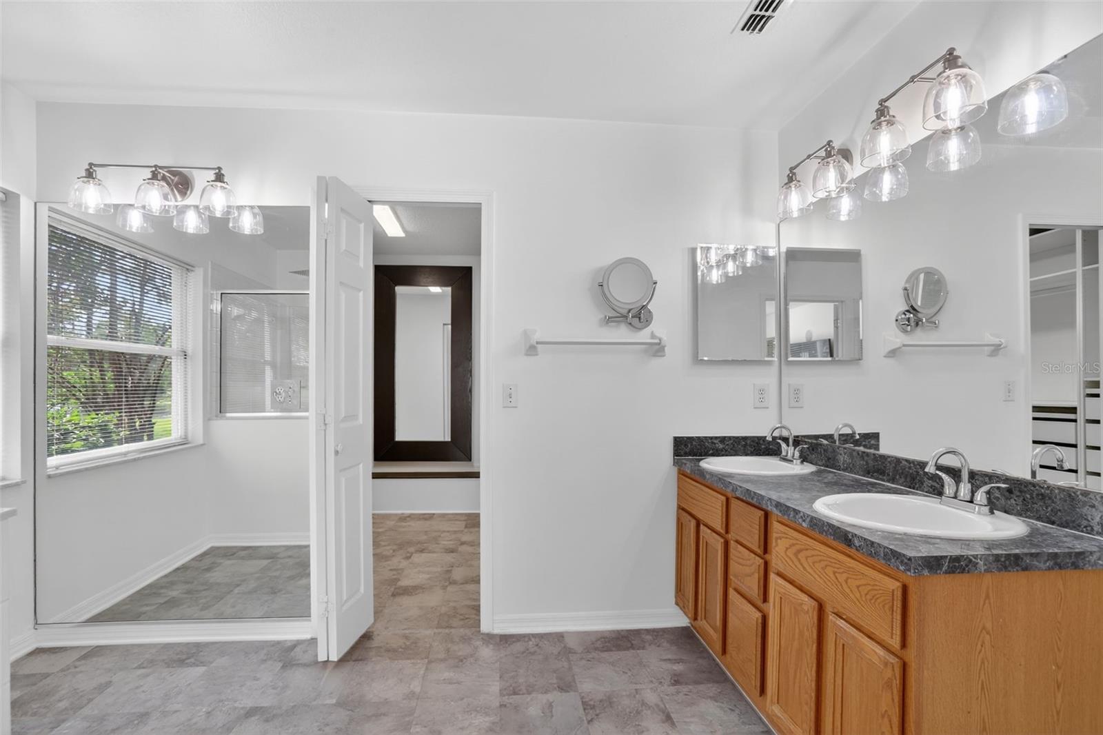 Image 21 of 56 For 2809 Runyon Circle