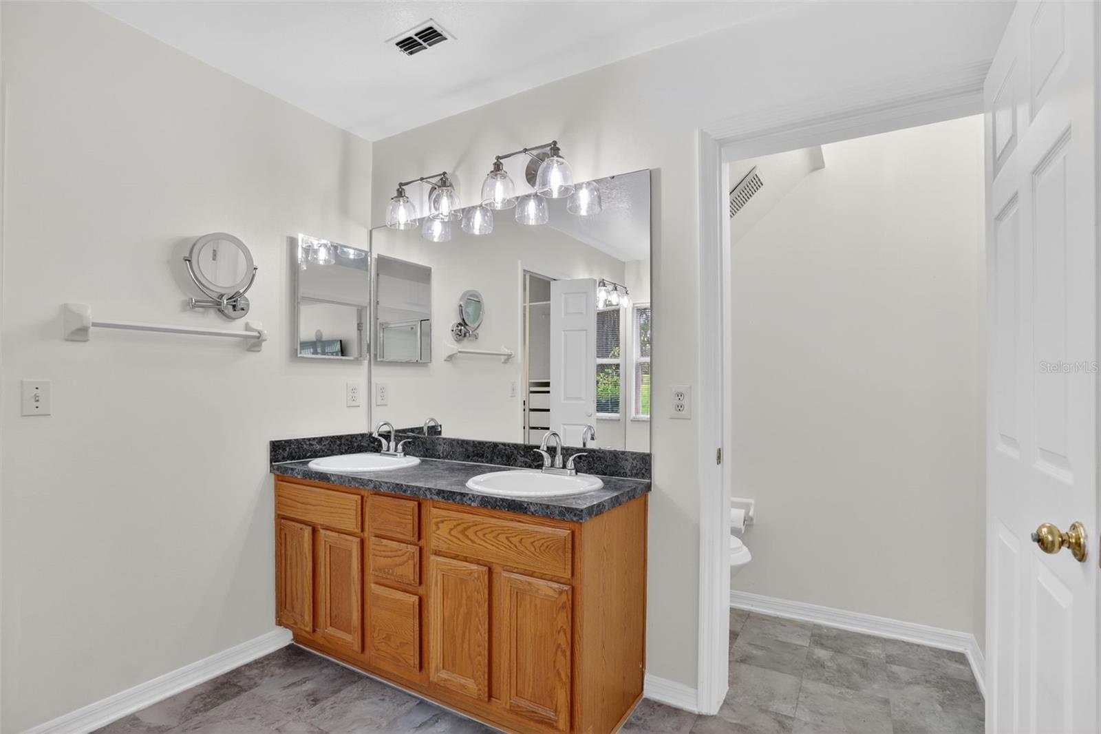 Image 22 of 56 For 2809 Runyon Circle