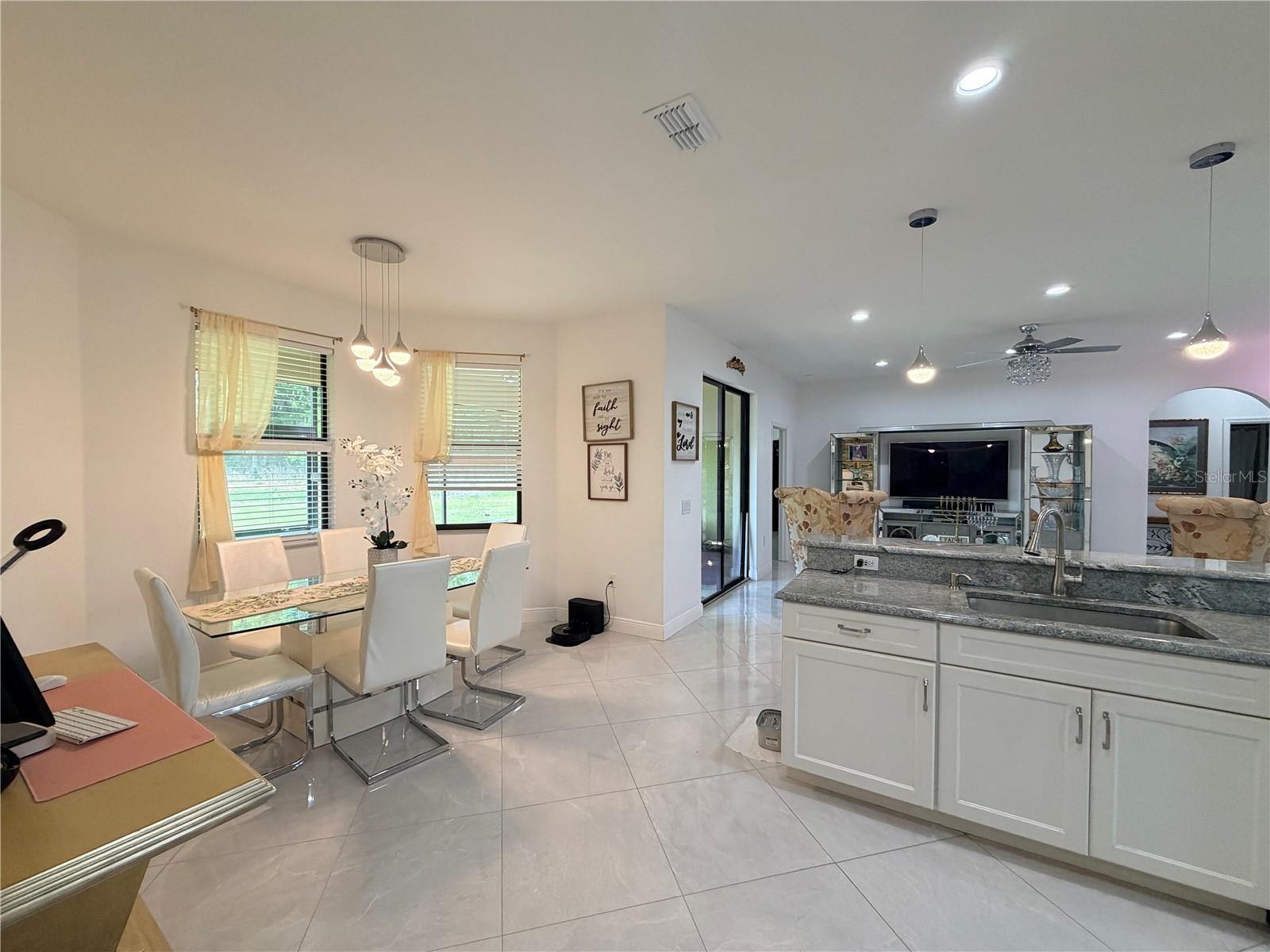 Image 12 of 83 For 1876 Creeks Vista Boulevard