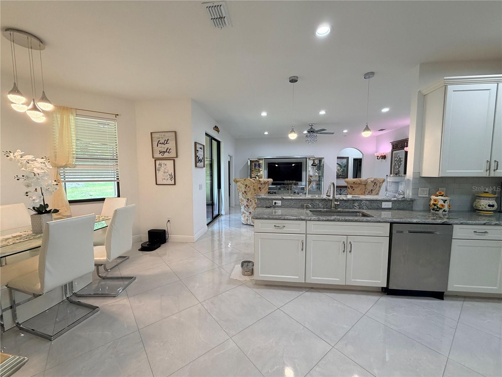 Image 13 of 83 For 1876 Creeks Vista Boulevard