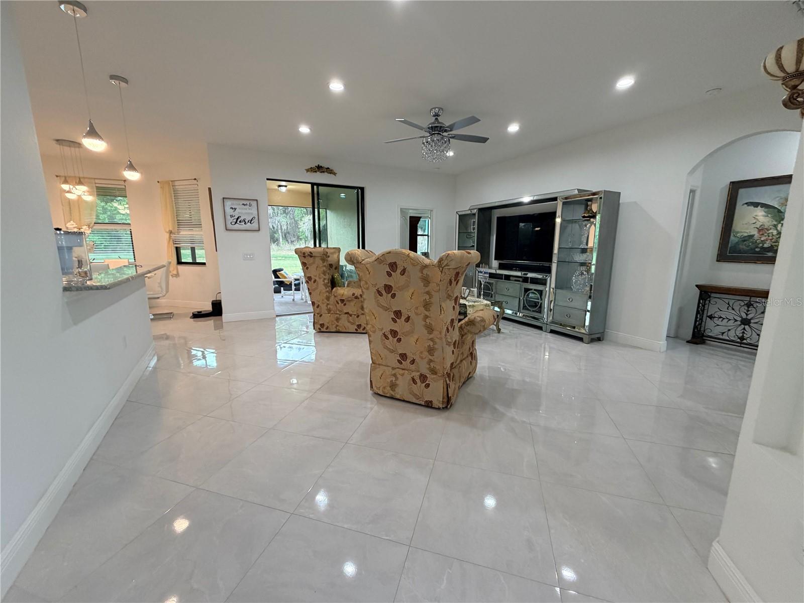 Image 7 of 83 For 1876 Creeks Vista Boulevard