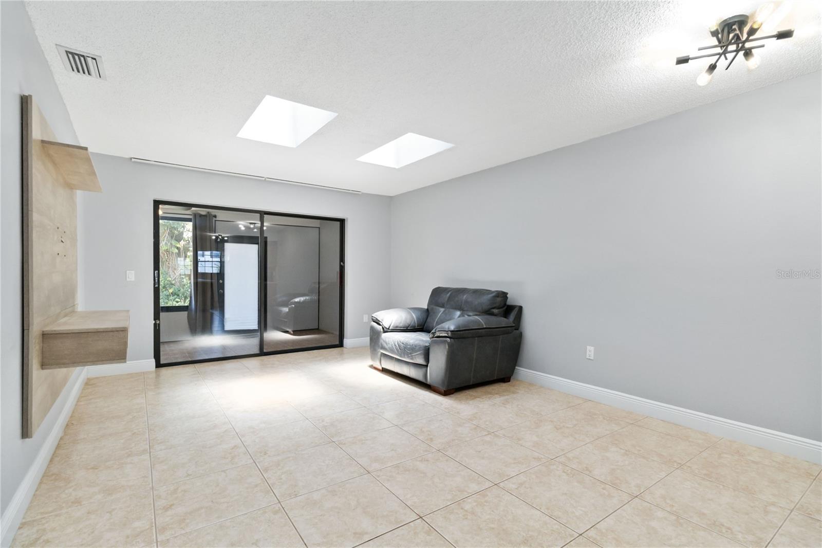 Image 12 of 30 For 3528 Bay Ct  