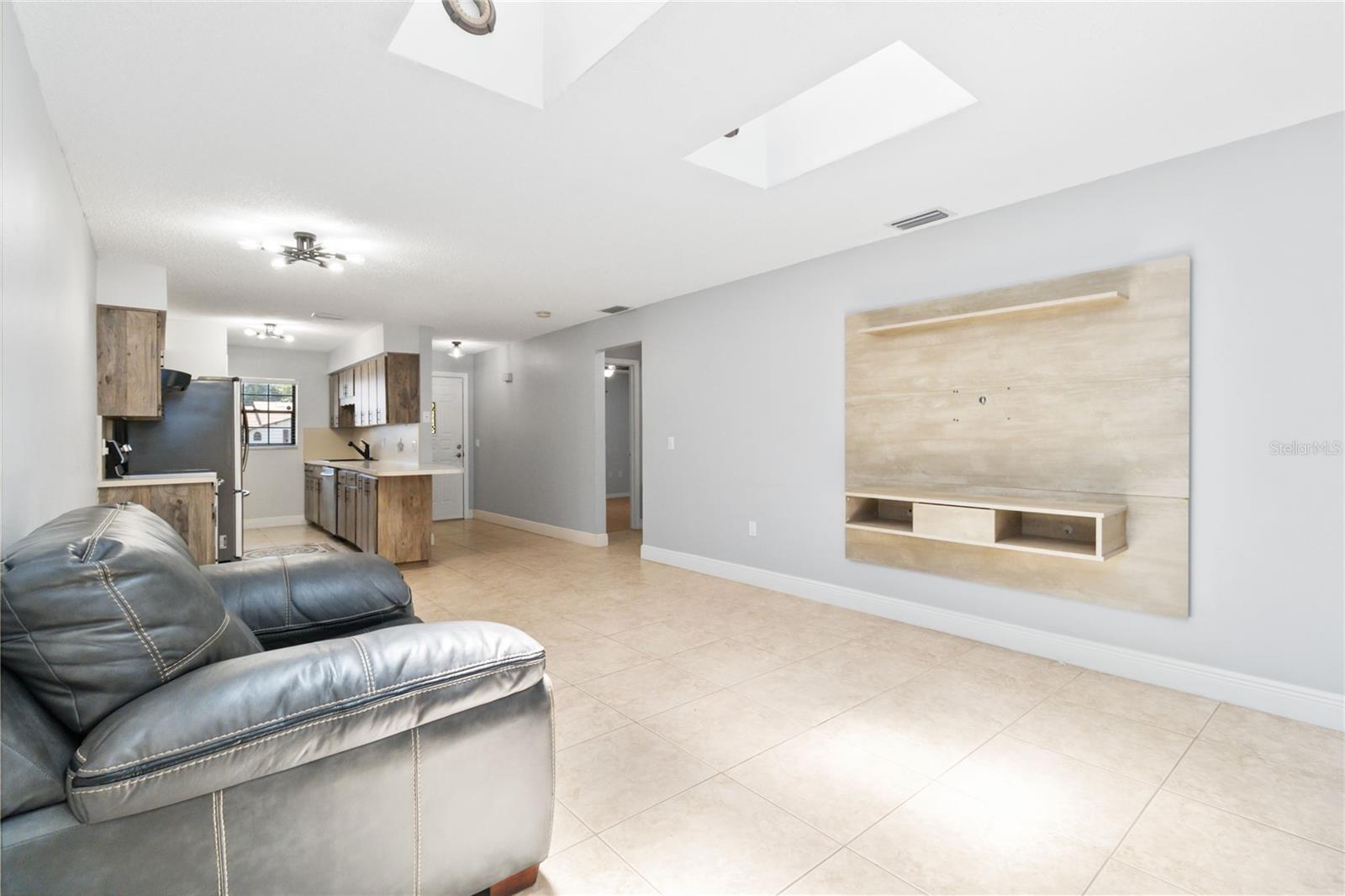 Image 13 of 30 For 3528 Bay Ct  