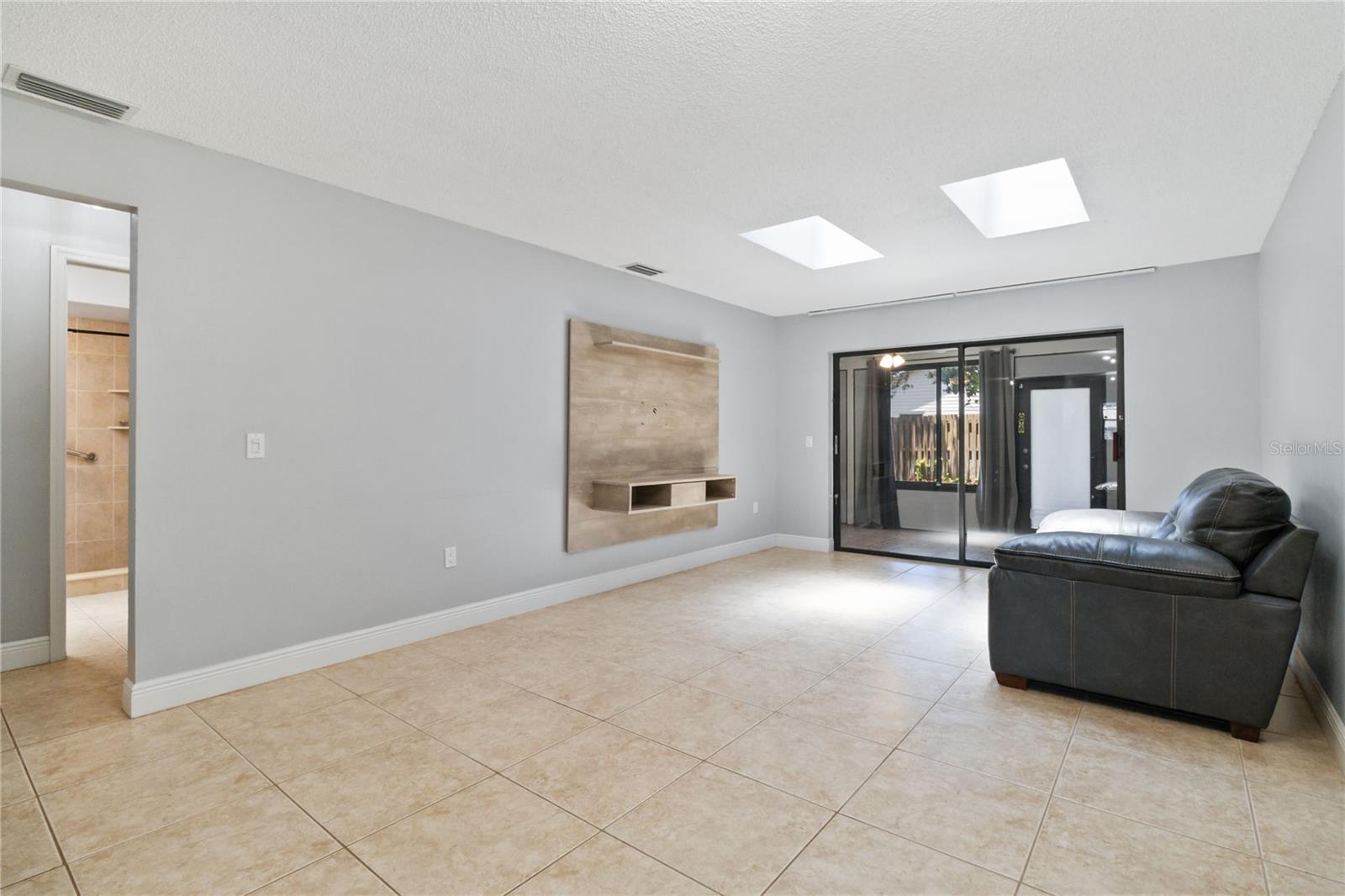 Image 15 of 30 For 3528 Bay Ct  