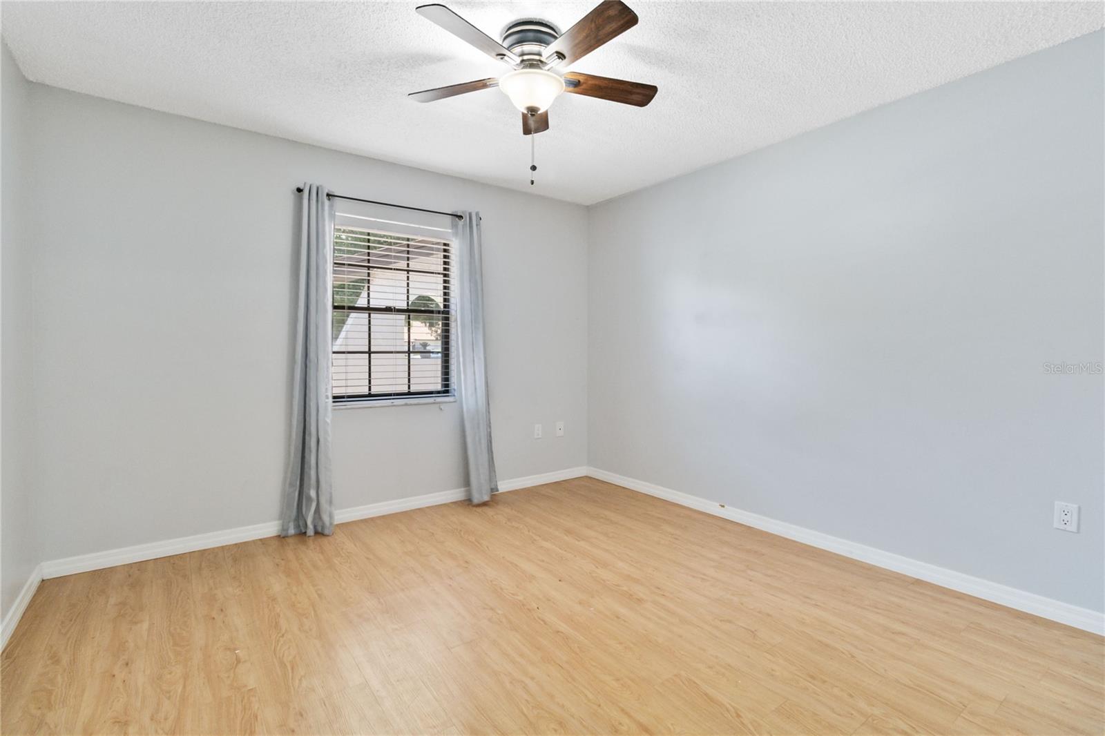 Image 17 of 30 For 3528 Bay Ct  