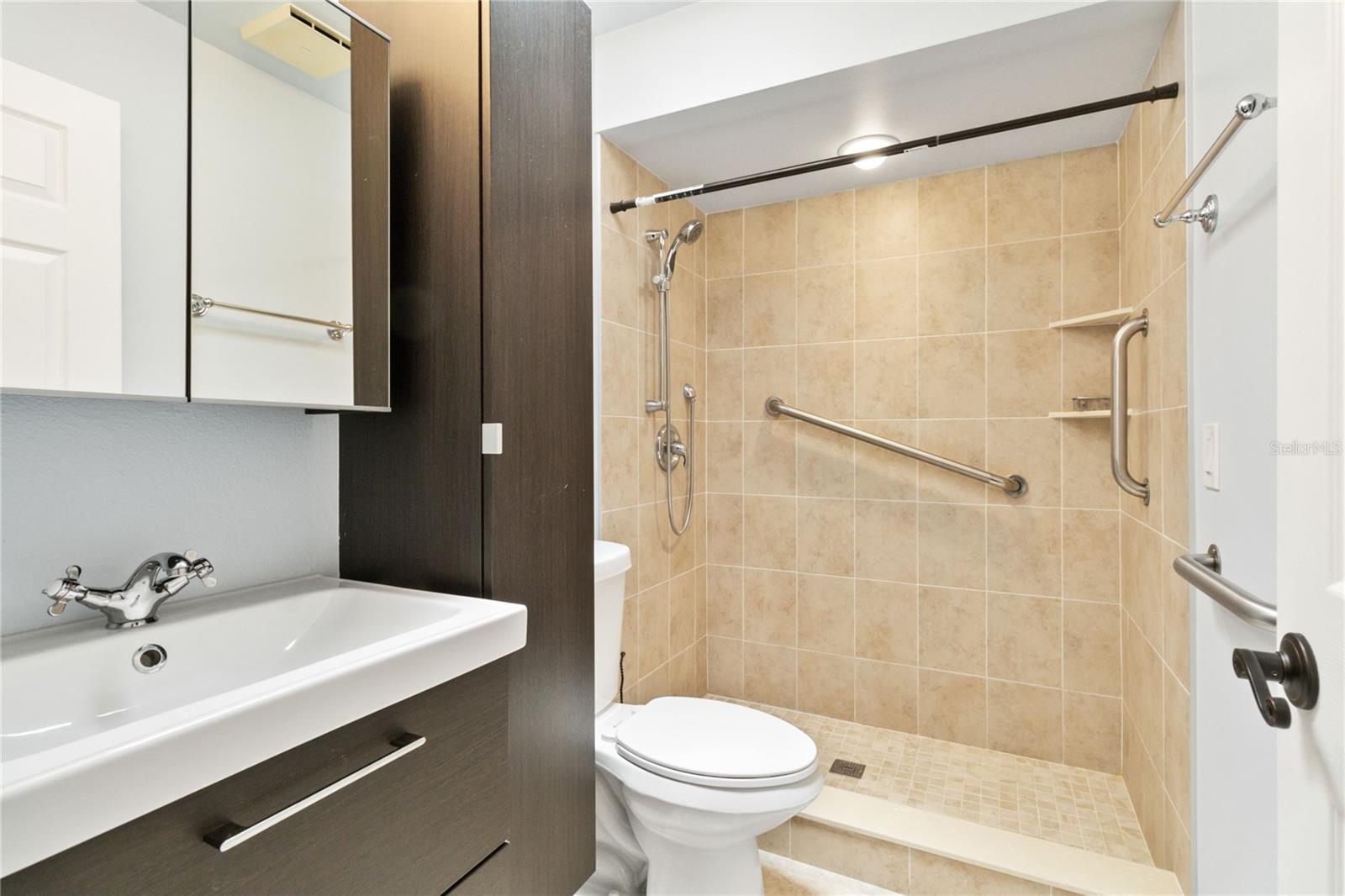 Image 19 of 30 For 3528 Bay Ct  