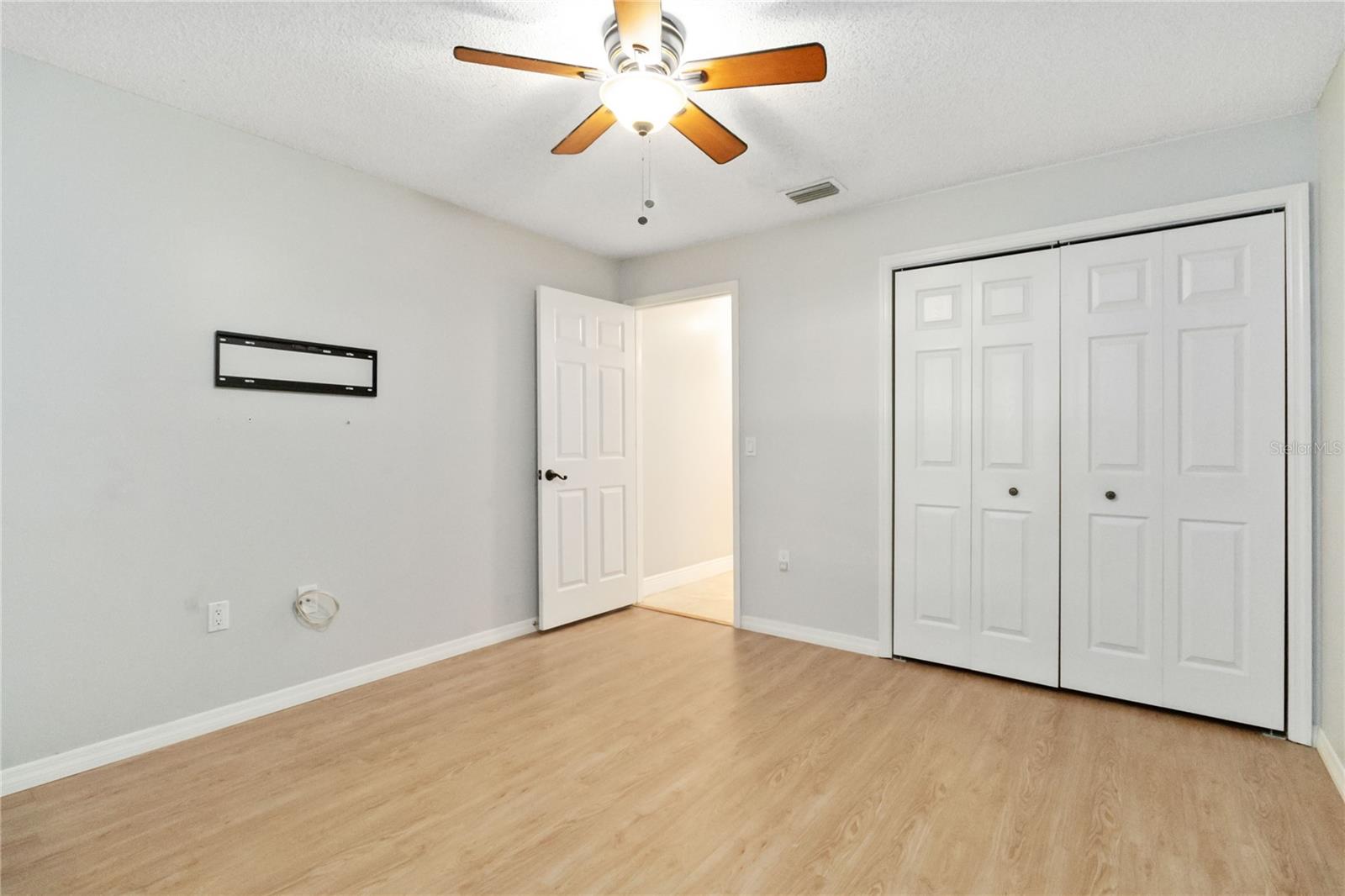 Image 22 of 30 For 3528 Bay Ct  