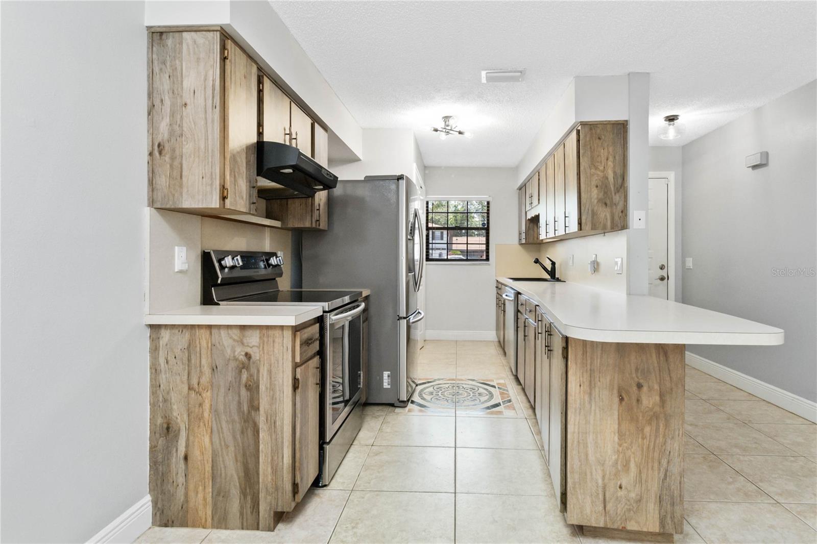 Image 8 of 30 For 3528 Bay Ct  