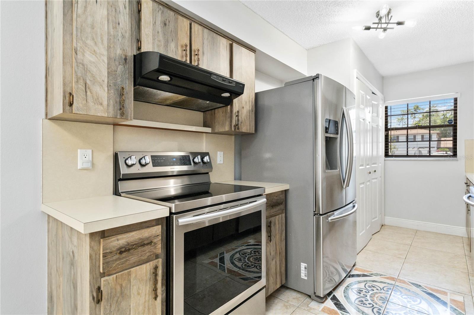 Image 9 of 30 For 3528 Bay Ct  