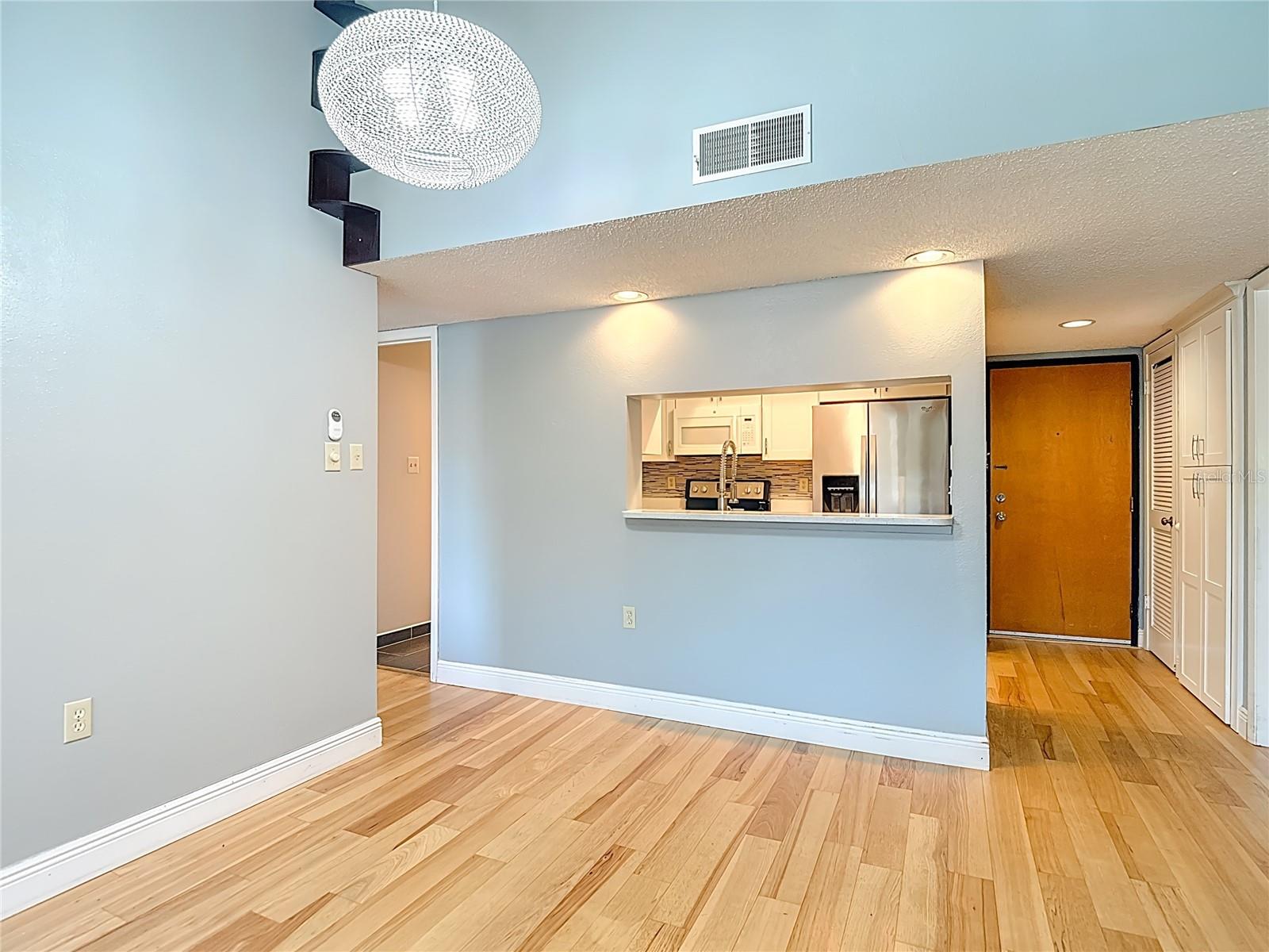 Image 14 of 21 For 2587 Countryside Boulevard 6304