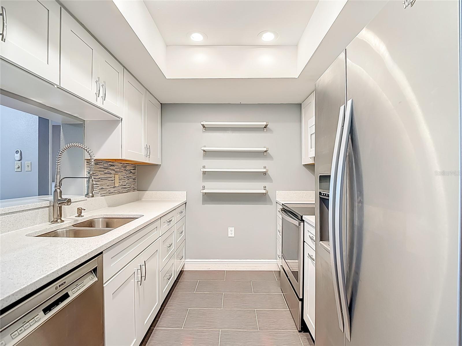 Image 4 of 21 For 2587 Countryside Boulevard 6304