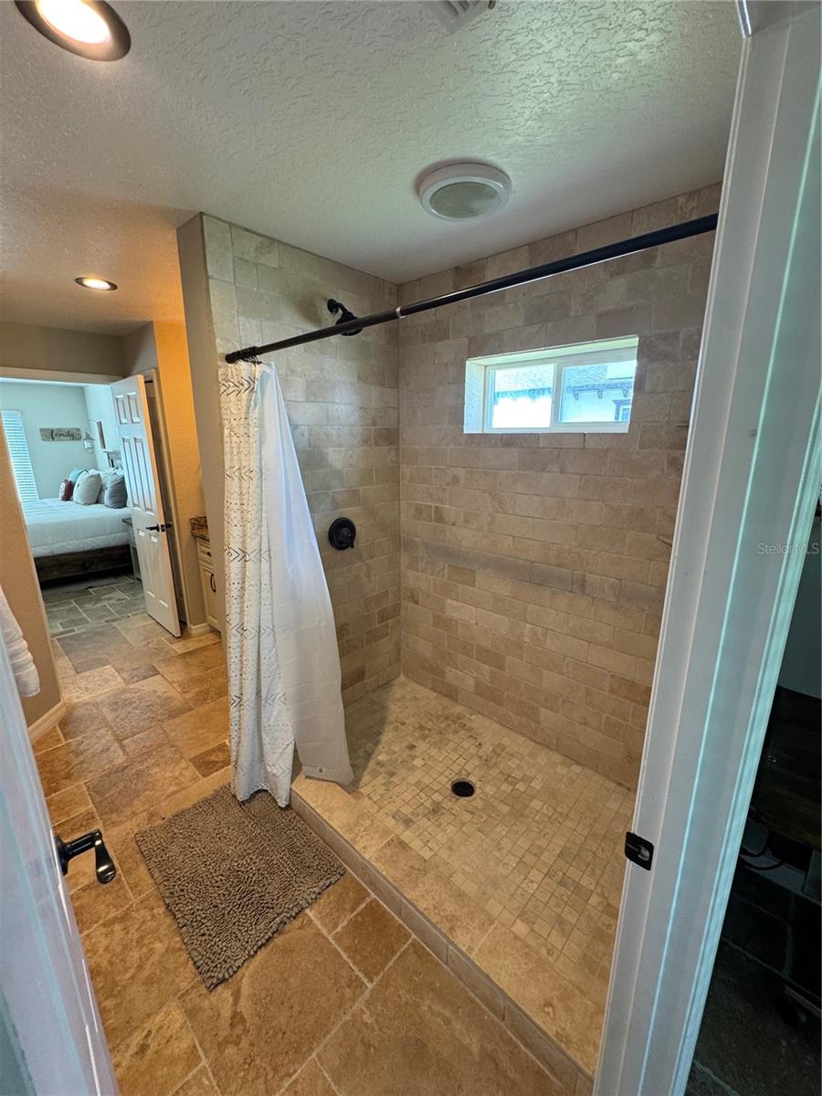 Image 18 of 51 For 1378 Lake Shore Boulevard