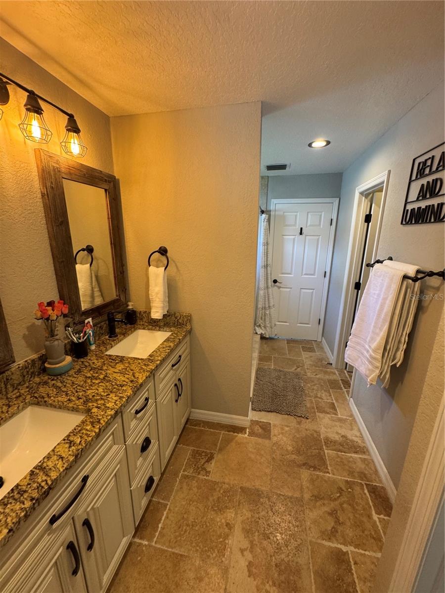 Image 19 of 51 For 1378 Lake Shore Boulevard