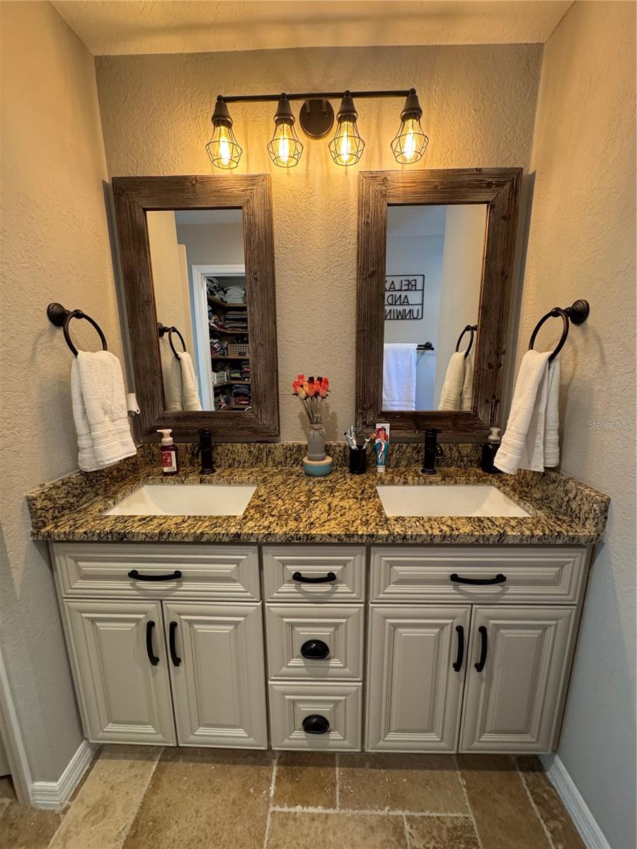 Image 20 of 51 For 1378 Lake Shore Boulevard