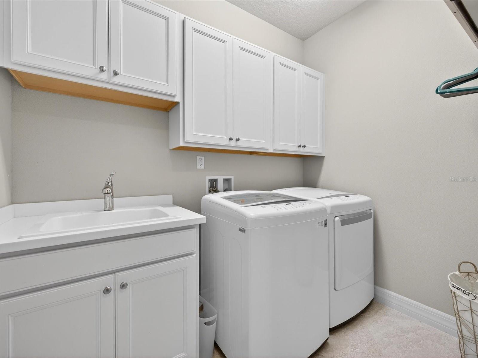 Image 32 of 38 For 11708 Meadow Grove Circle