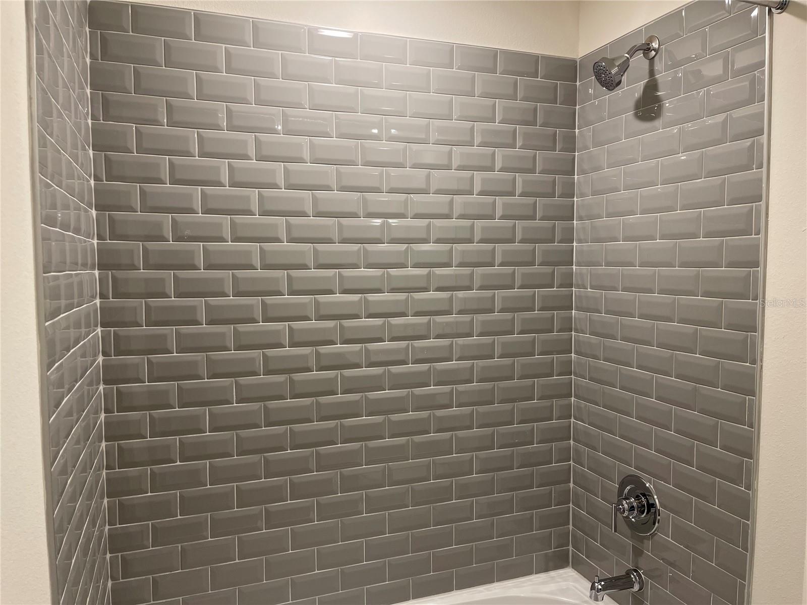 Listing photo id 9 for 3809 Daybreak Run Loop